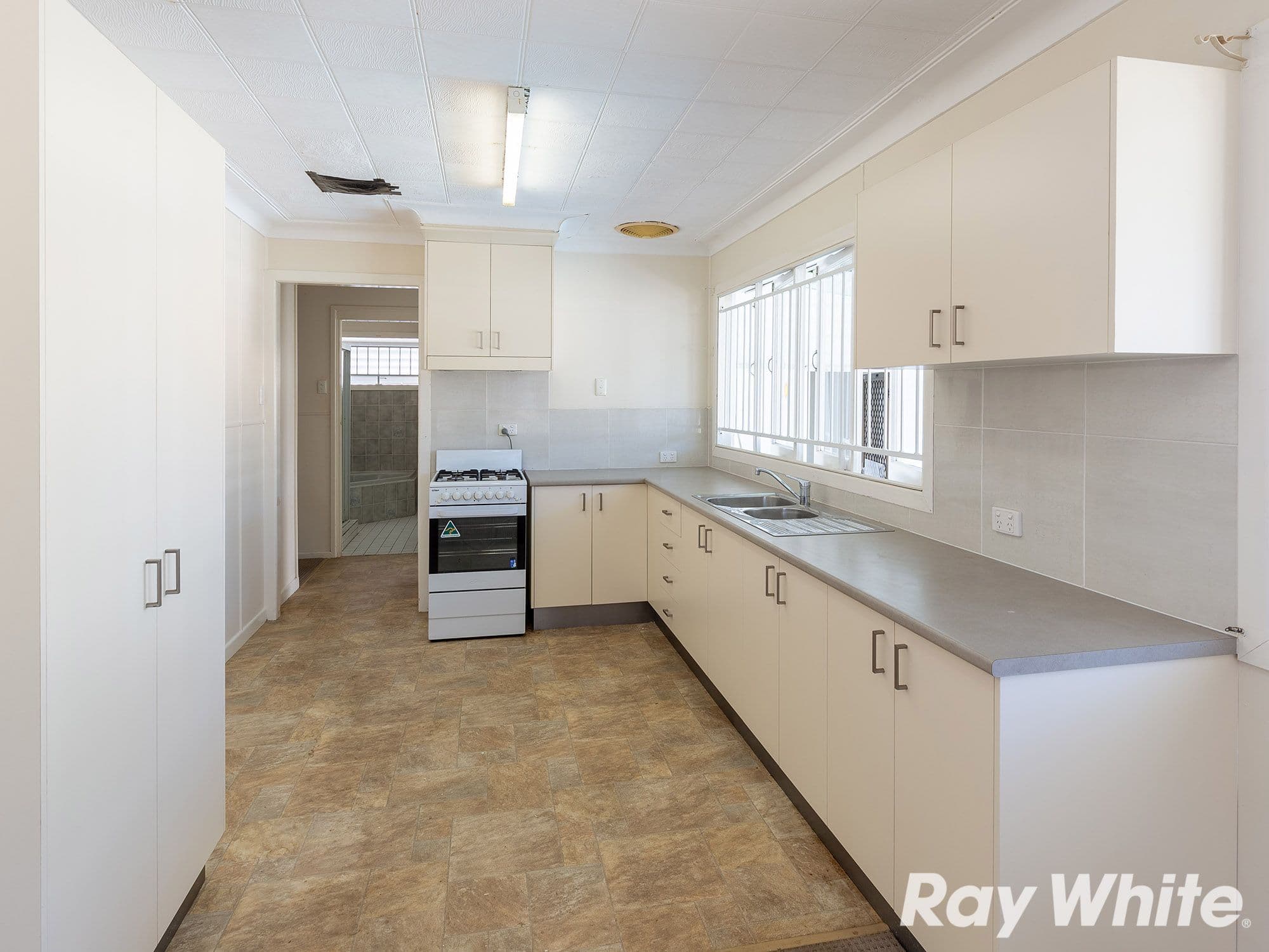 26 Lindale Street, Chermside West QLD 4032, Chermside West - Thumbnail 6