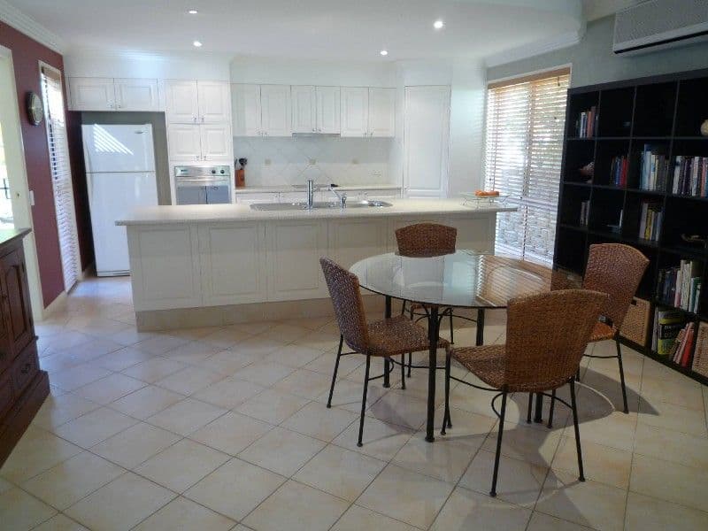 7 Adeliza Court, ARUNDEL QLD 4214, Arundel - Thumbnail 2