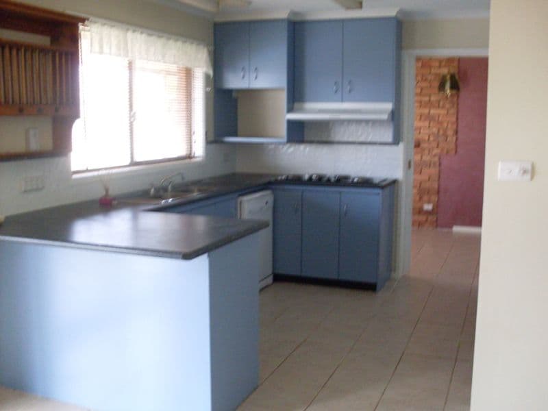 2 Friendship Place, PARKES NSW 2870, Parkes - Thumbnail 2