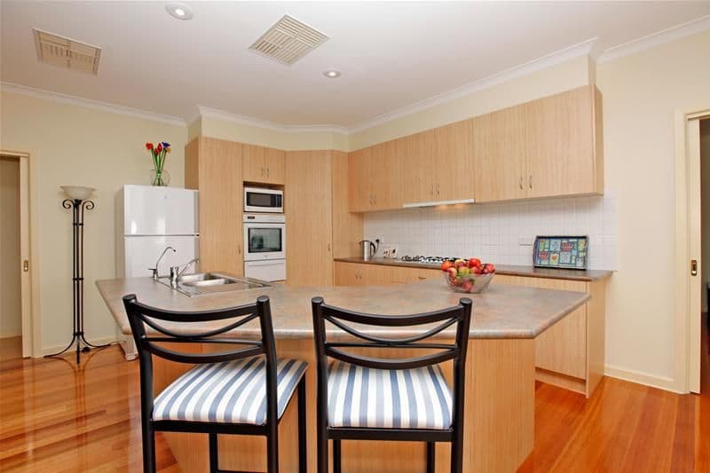 52 Grevillia Drive, MILL PARK VIC 3082, Mill Park - Thumbnail 3