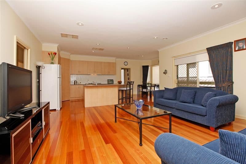 52 Grevillia Drive, MILL PARK VIC 3082, Mill Park - Thumbnail 4