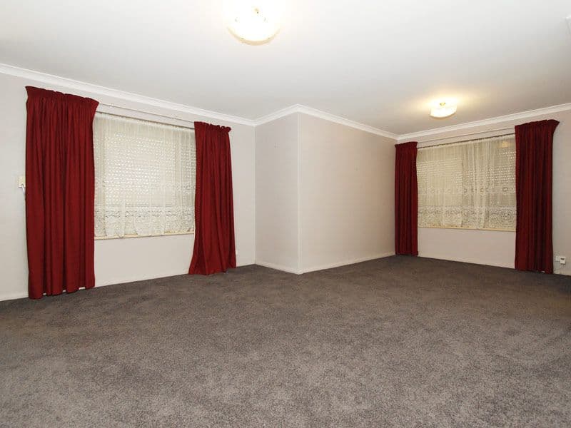 3 Symes Close, SEVILLE GROVE WA 6112, Seville Grove - Thumbnail 2