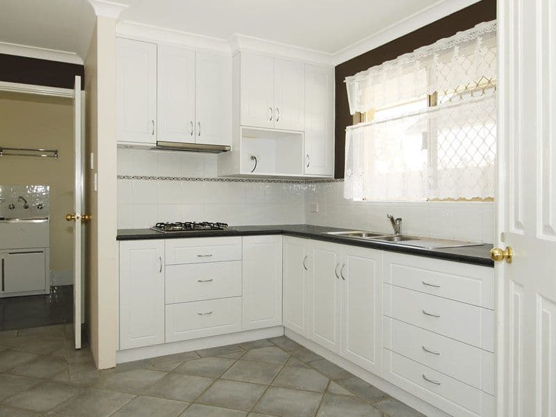 3 Symes Close, SEVILLE GROVE WA 6112, Seville Grove - Thumbnail 3