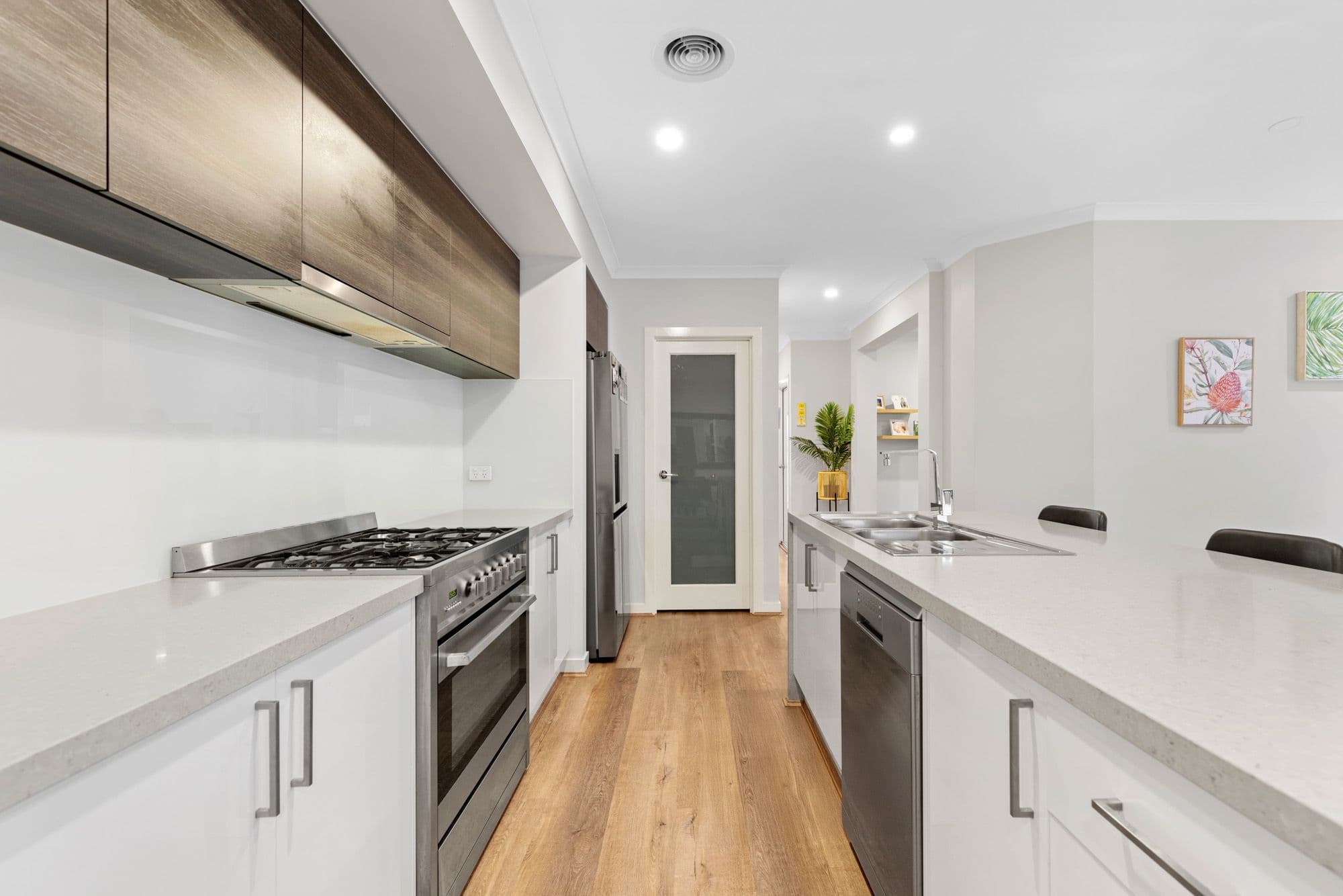 18 Fishbone Avenue, Werribee VIC 3030, Werribee - Thumbnail 3