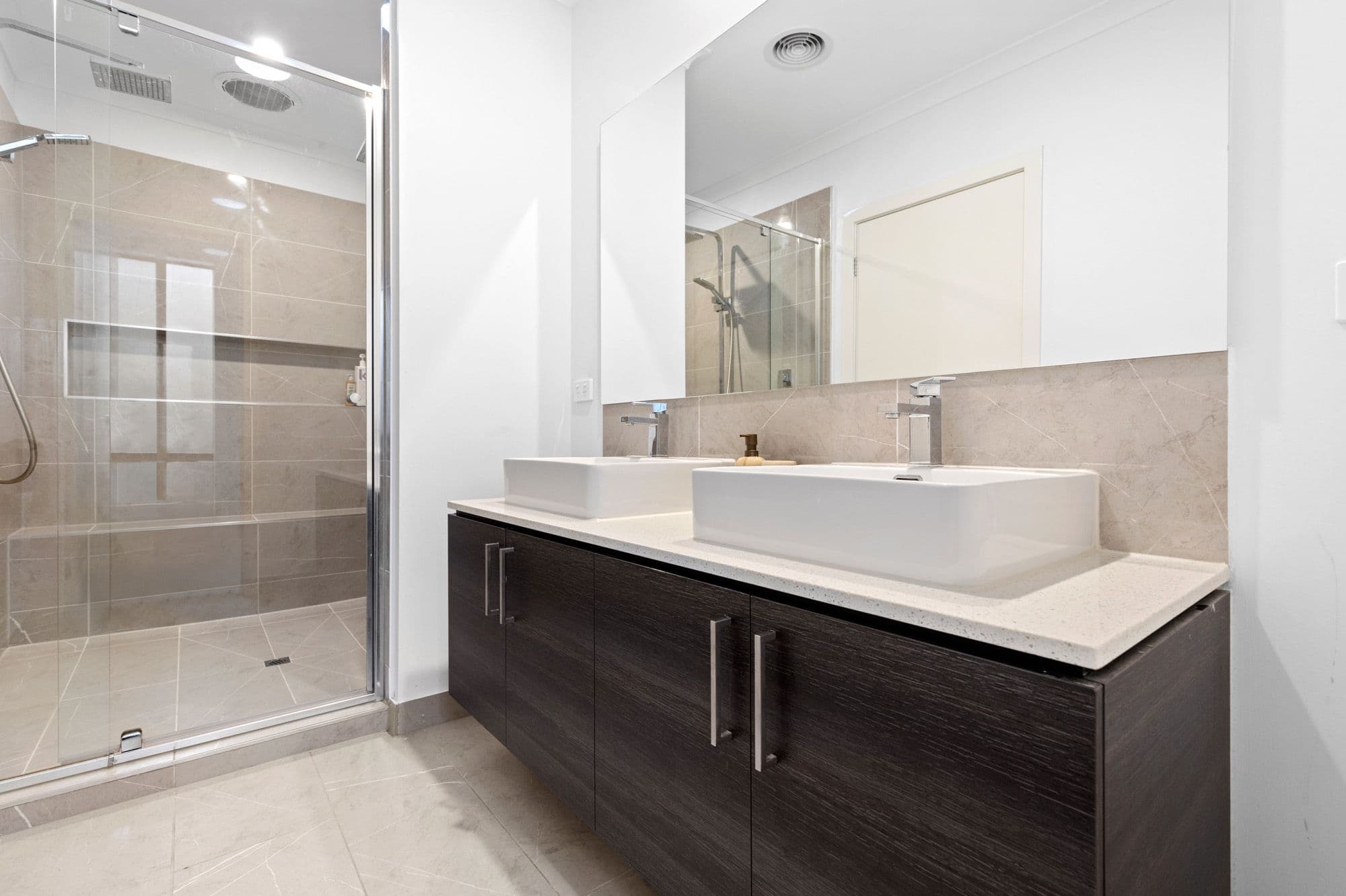 18 Fishbone Avenue, Werribee VIC 3030, Werribee - Thumbnail 7