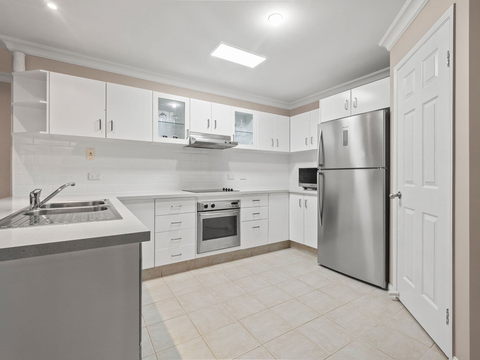 18 Broxbourne Place, Oxenford QLD 4210, Oxenford - Thumbnail 4