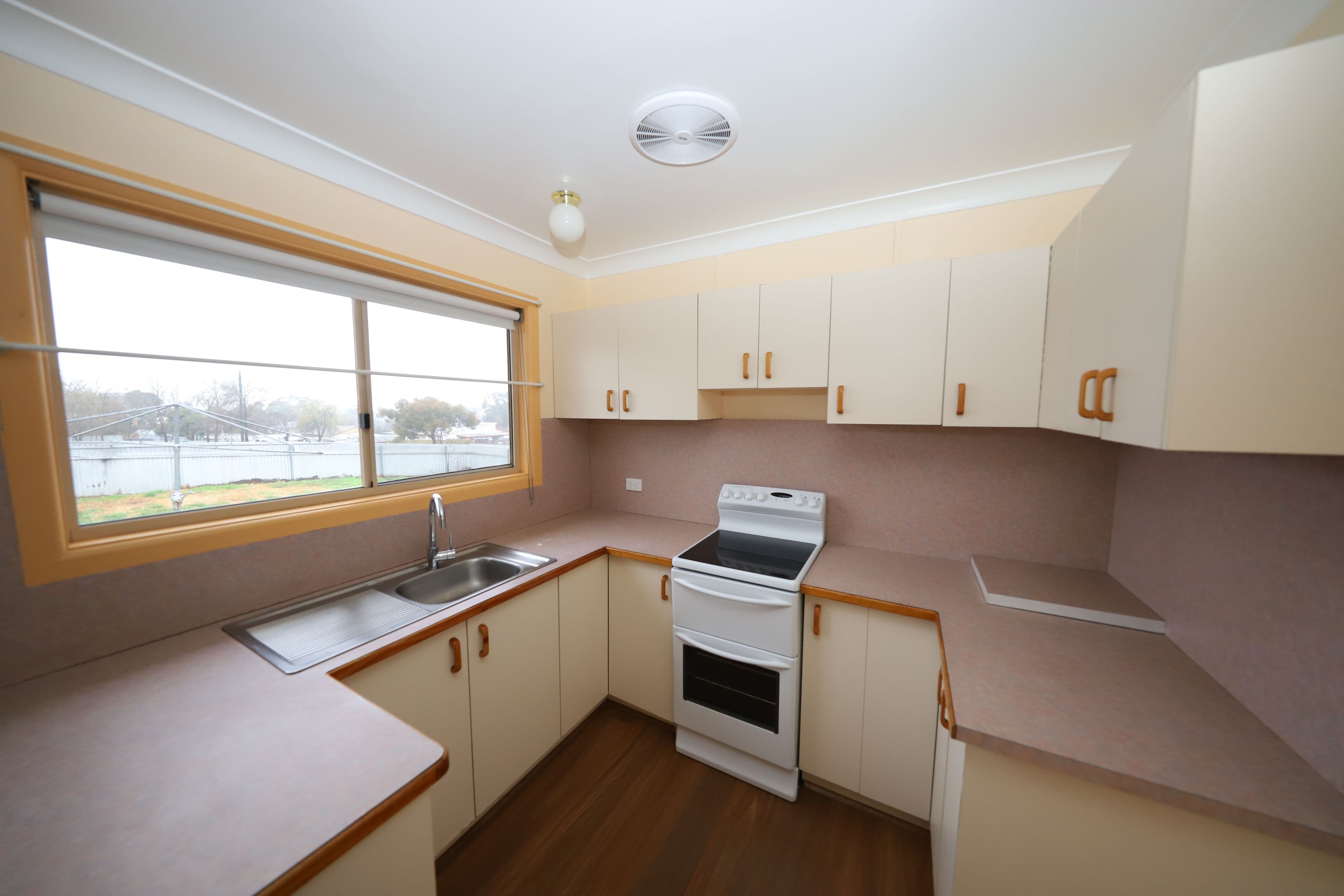 11 Hudson Street, Tumut NSW 2720, Tumut - Thumbnail 3