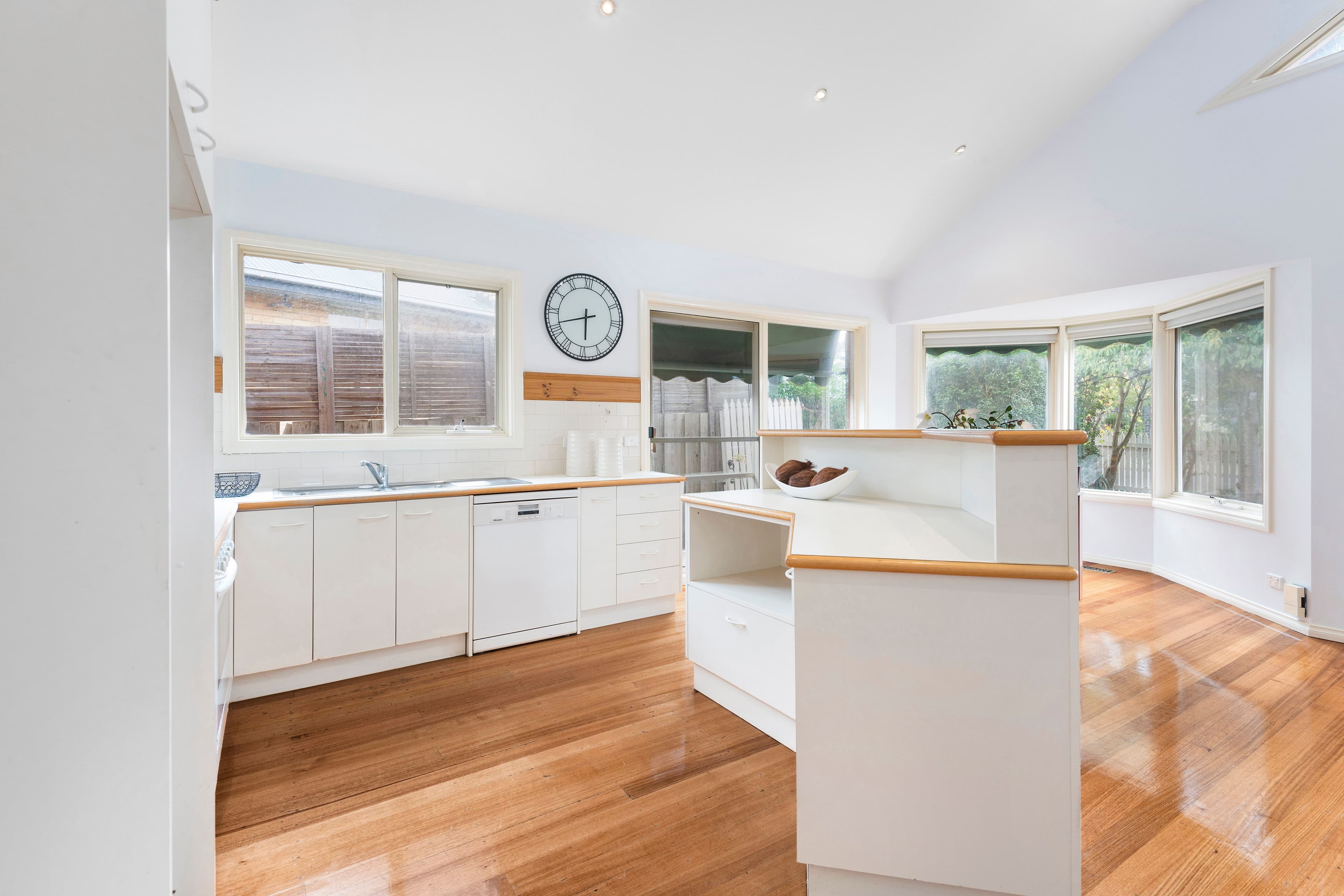 2 Lang Road, Mount Waverley VIC 3149, Mount Waverley - Thumbnail 3