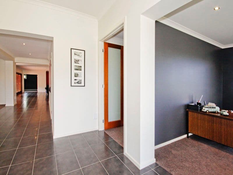32 Molesworth Drive, HIGHTON VIC 3216, Highton - Thumbnail 2