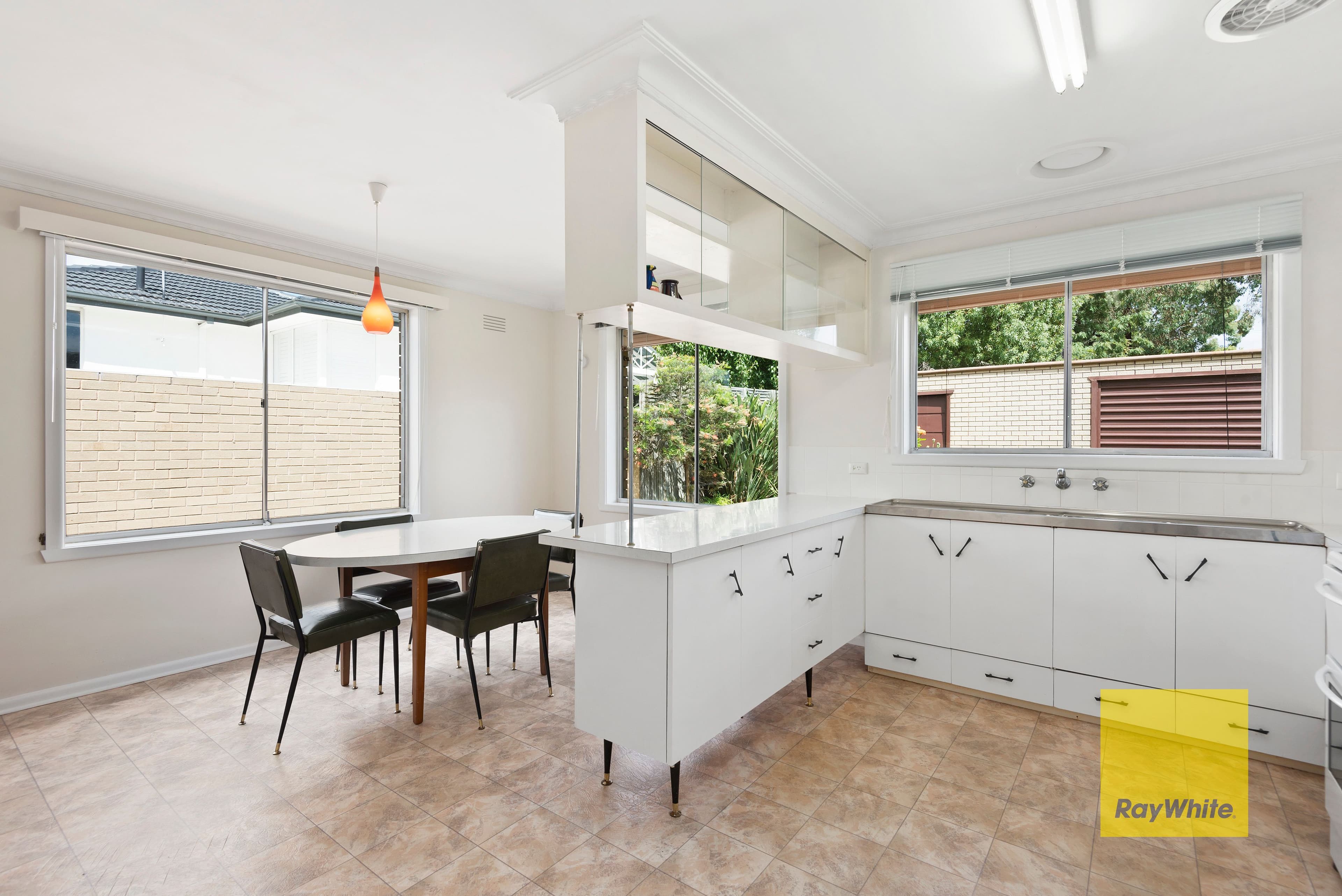 2E St Elmo Crescent, Highton VIC 3216, Highton - Thumbnail 4