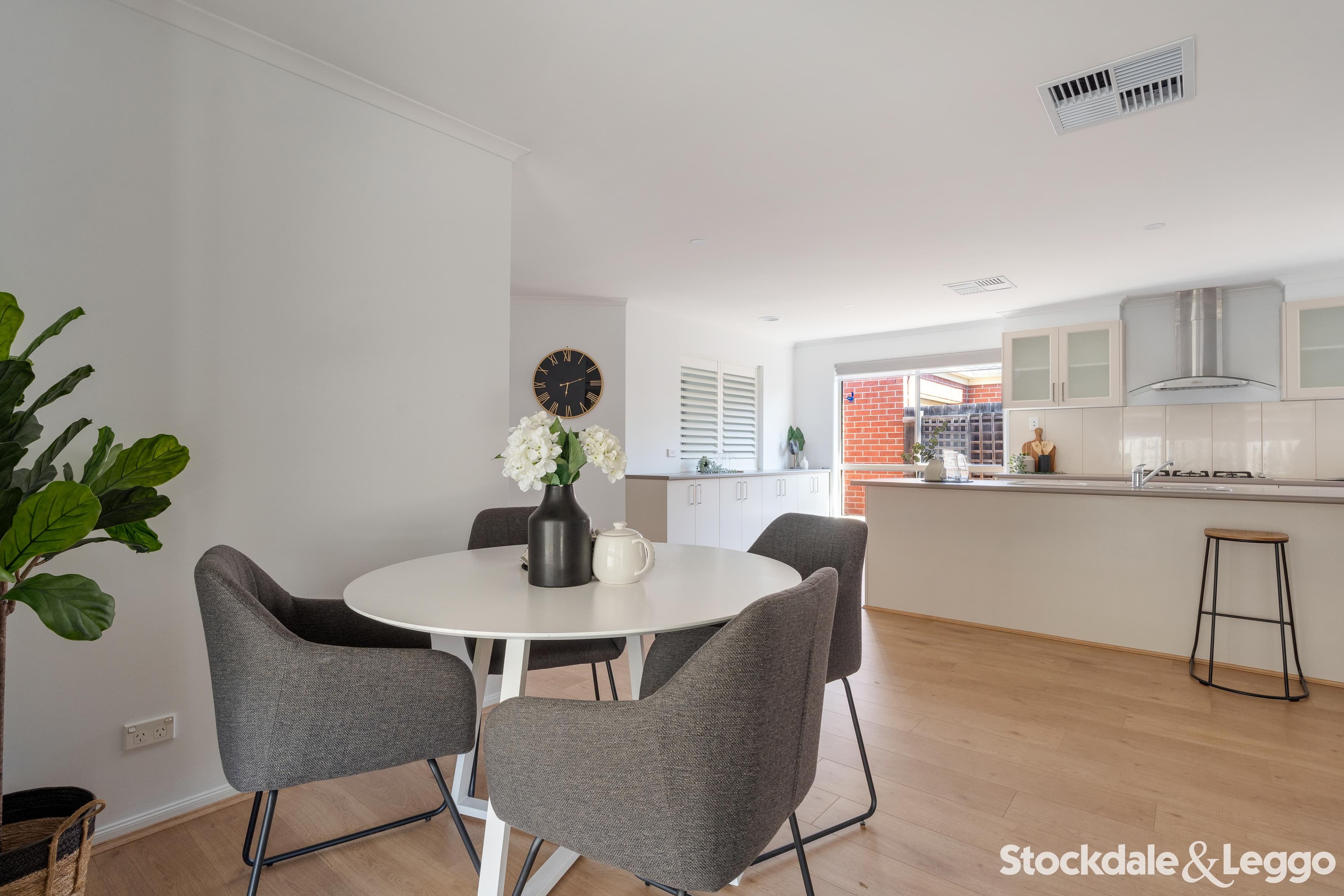 23 Massie Circuit, Sunbury VIC, Sunbury - Thumbnail 4