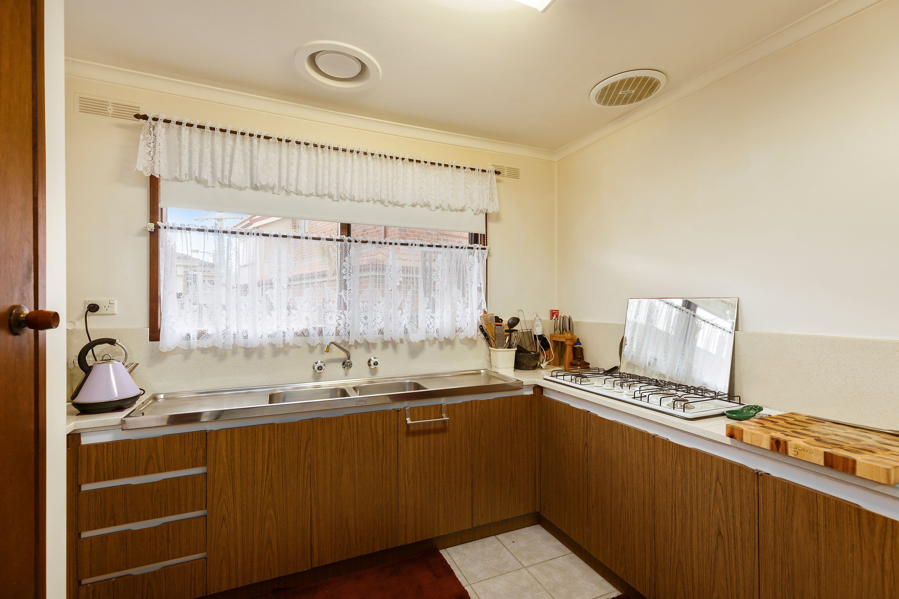 3 Debra Court, Lalor VIC 3075, Lalor - Thumbnail 2