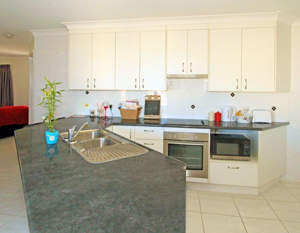 17 Cunningham Court, GRACEMERE QLD 4702, Gracemere - Thumbnail 3