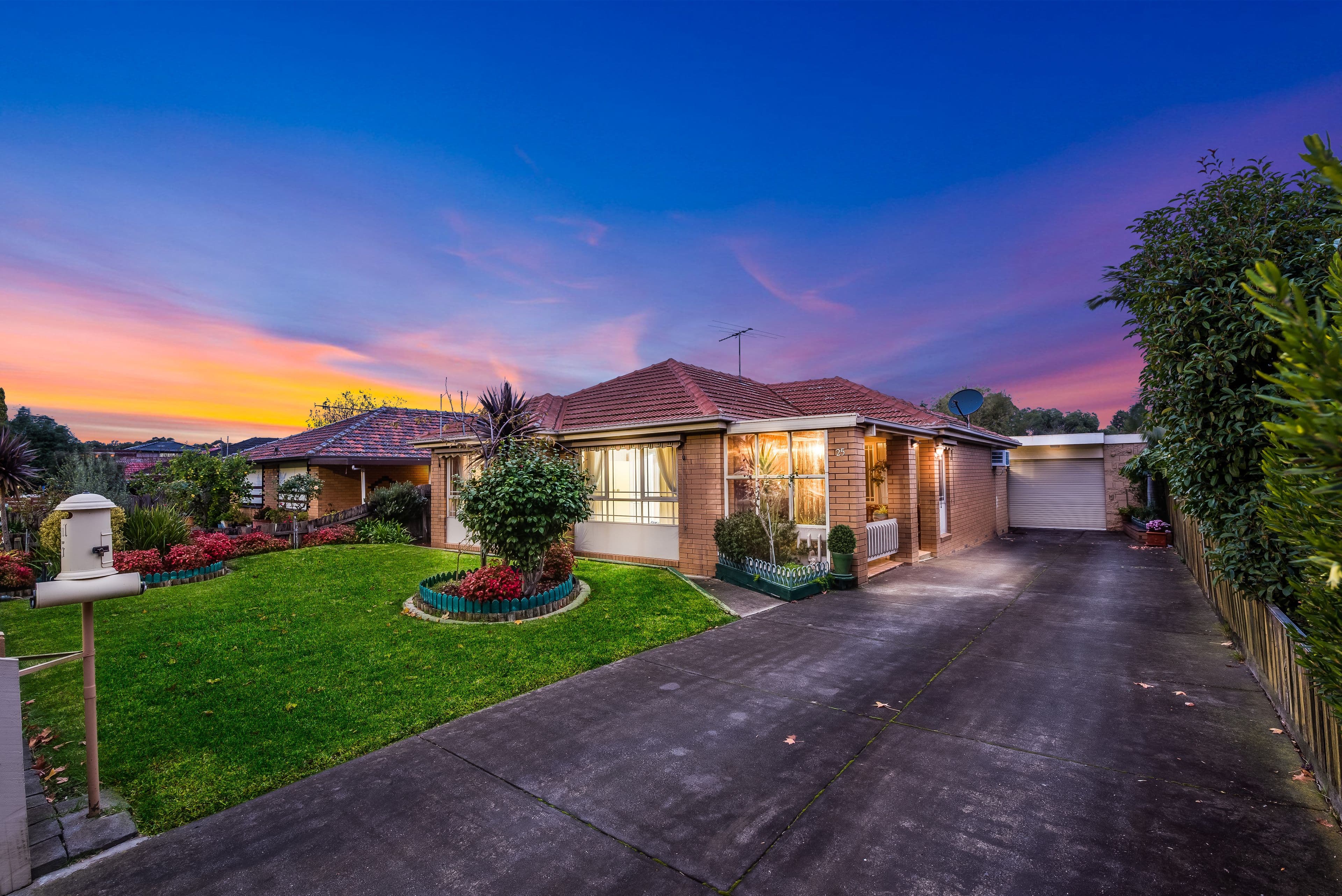25 Rathcown Road, Reservoir VIC 3073, Reservoir - Thumbnail 2