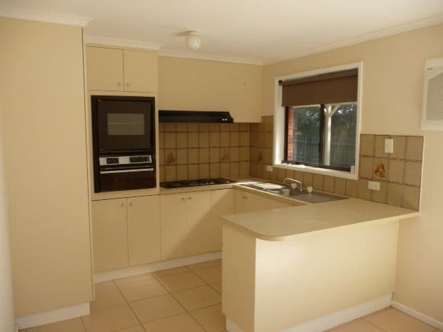8 McEwen Crescent, WODONGA VIC 3690, West Wodonga - Image 1