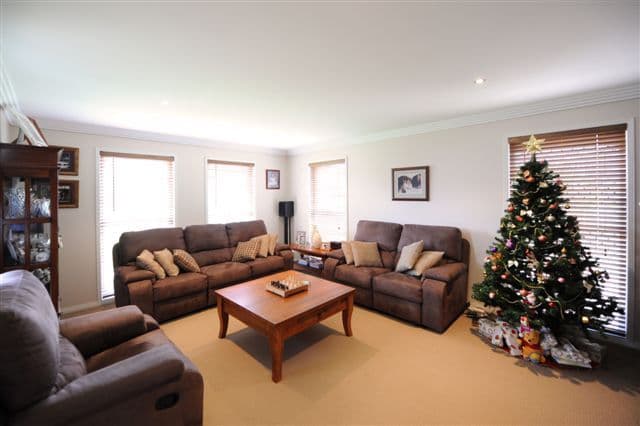 17 Banksdale Drive, MIDDLE RIDGE QLD 4350, Middle Ridge - Thumbnail 2