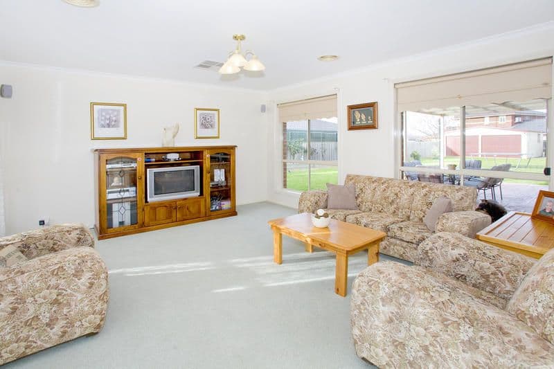 12 Canterbury Road East, LARA VIC 3212, Lara - Thumbnail 2