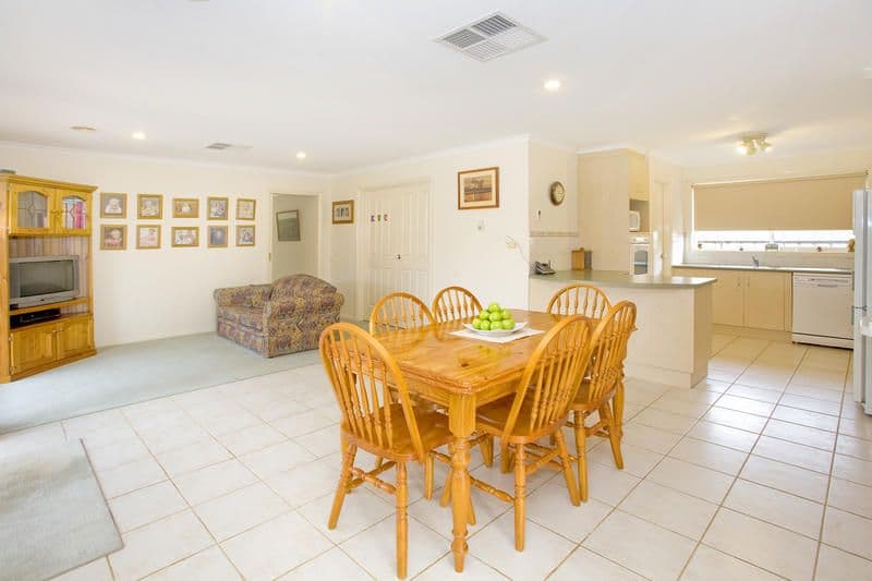 12 Canterbury Road East, LARA VIC 3212, Lara - Thumbnail 3