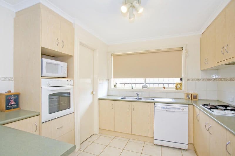 12 Canterbury Road East, LARA VIC 3212, Lara - Thumbnail 4