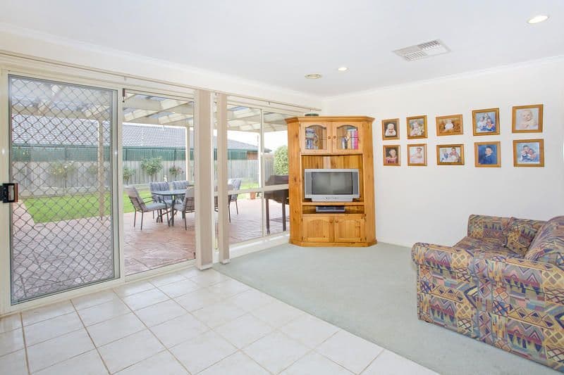 12 Canterbury Road East, LARA VIC 3212, Lara - Thumbnail 5