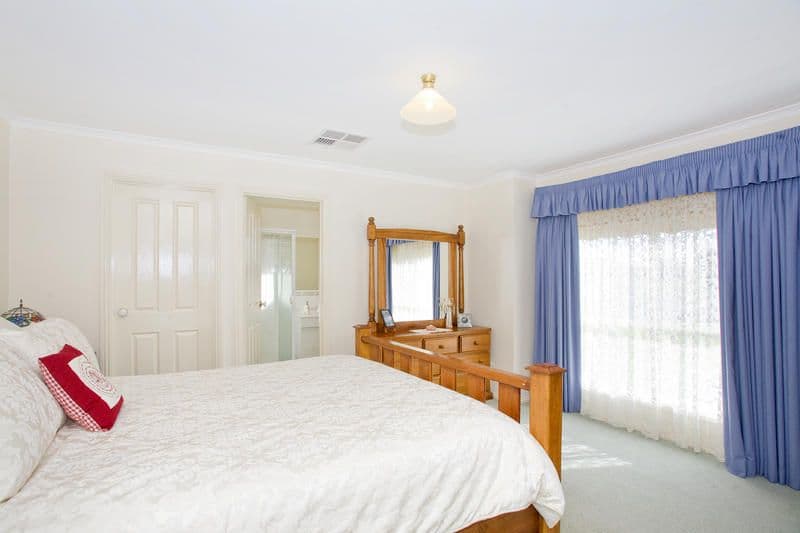12 Canterbury Road East, LARA VIC 3212, Lara - Thumbnail 6