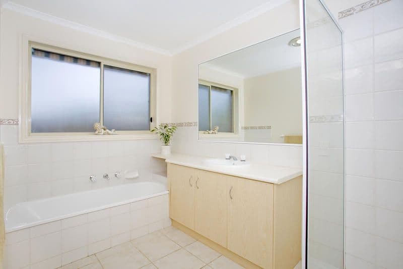 12 Canterbury Road East, LARA VIC 3212, Lara - Thumbnail 7