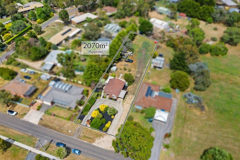 14 Metcalfe Drive, Romsey - Image 1