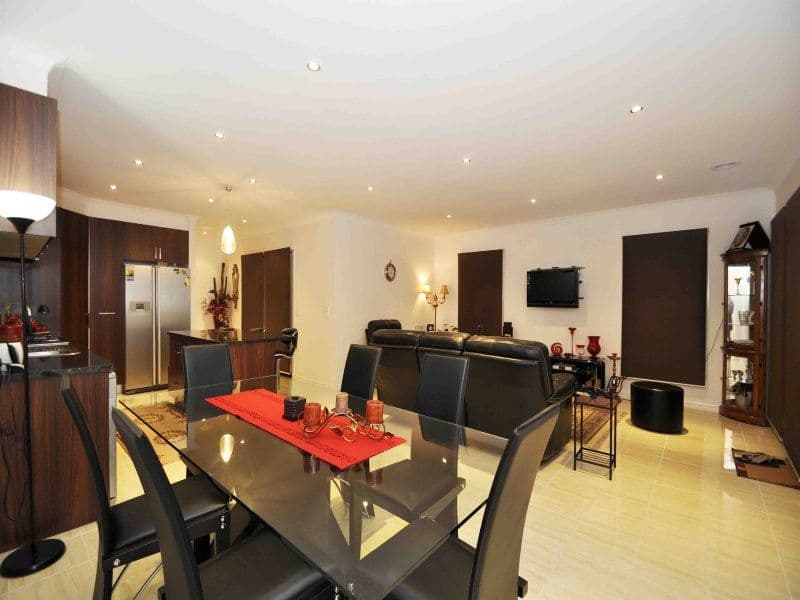 70 Kinglake Crescent, CRAIGIEBURN VIC 3064, Craigieburn - Thumbnail 3