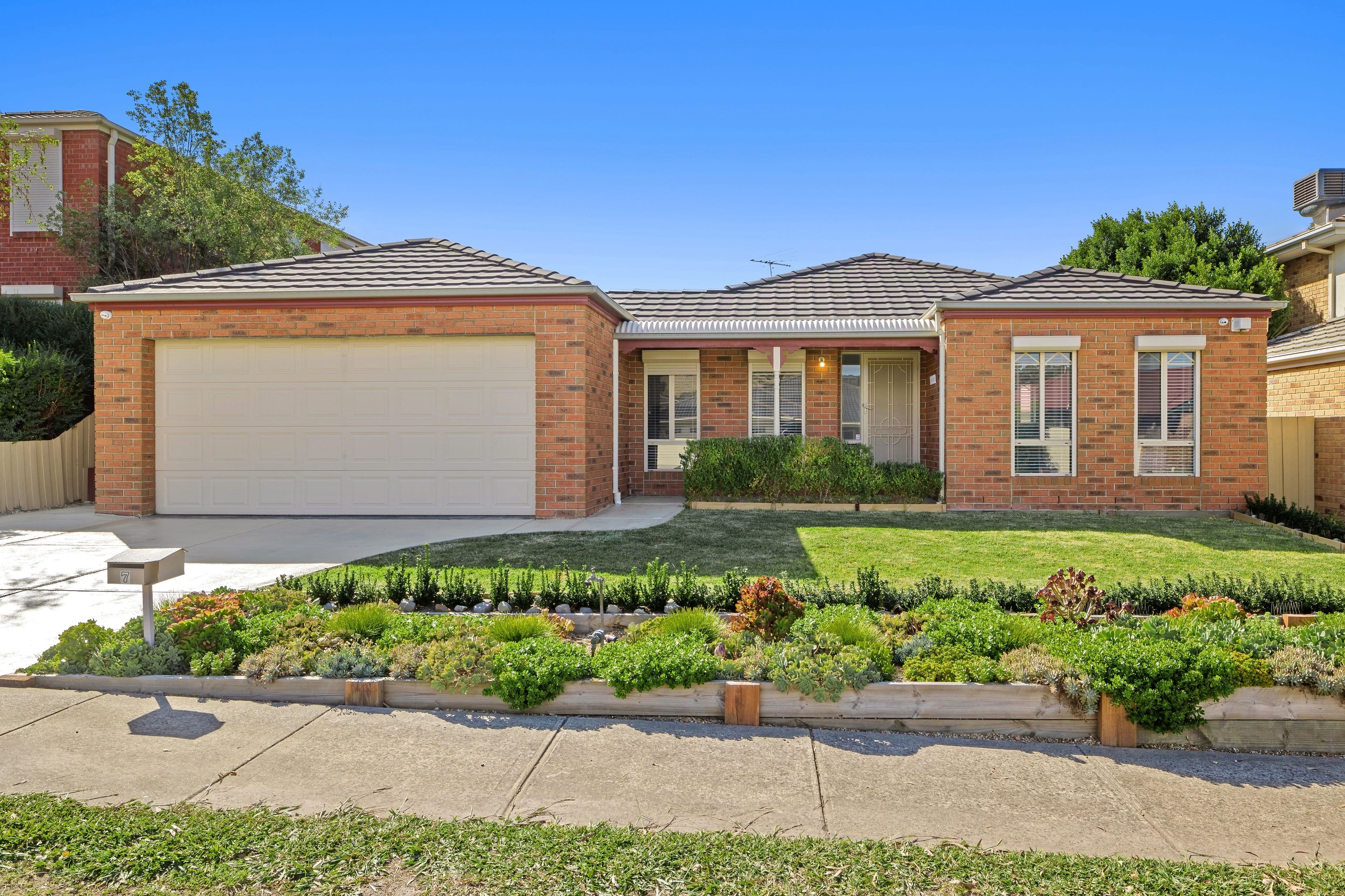 7 Ellabella Court, South Morang VIC 3752, South Morang - Thumbnail 2