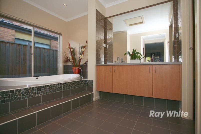 8 Moreton Bay Boulevard, LYNDHURST VIC 3975, Lyndhurst - Thumbnail 6