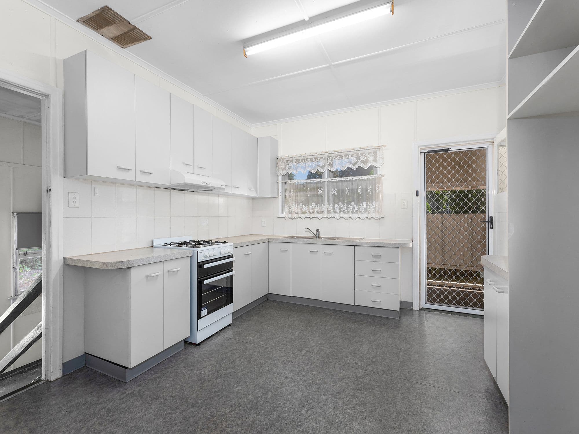 129 Whitehill Road, Eastern Heights QLD 4305, Eastern Heights - Thumbnail 5