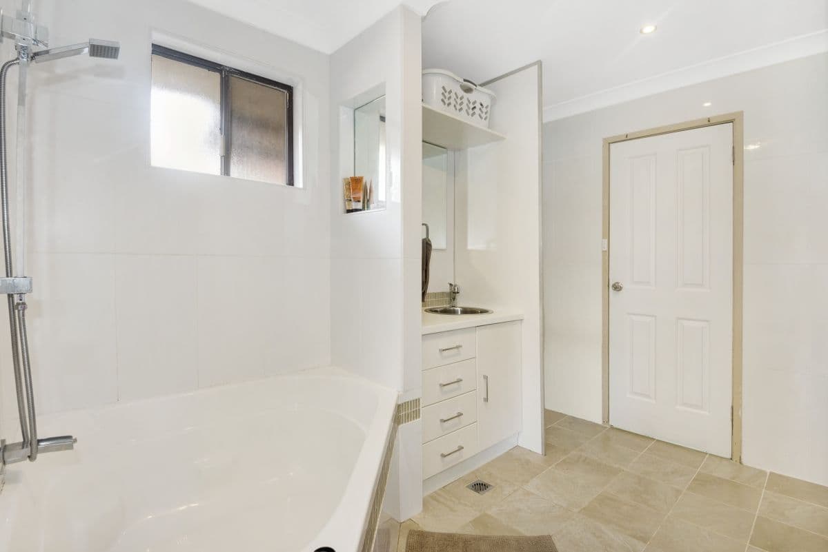 16 Greenway Avenue, Shalvey - Thumbnail 6