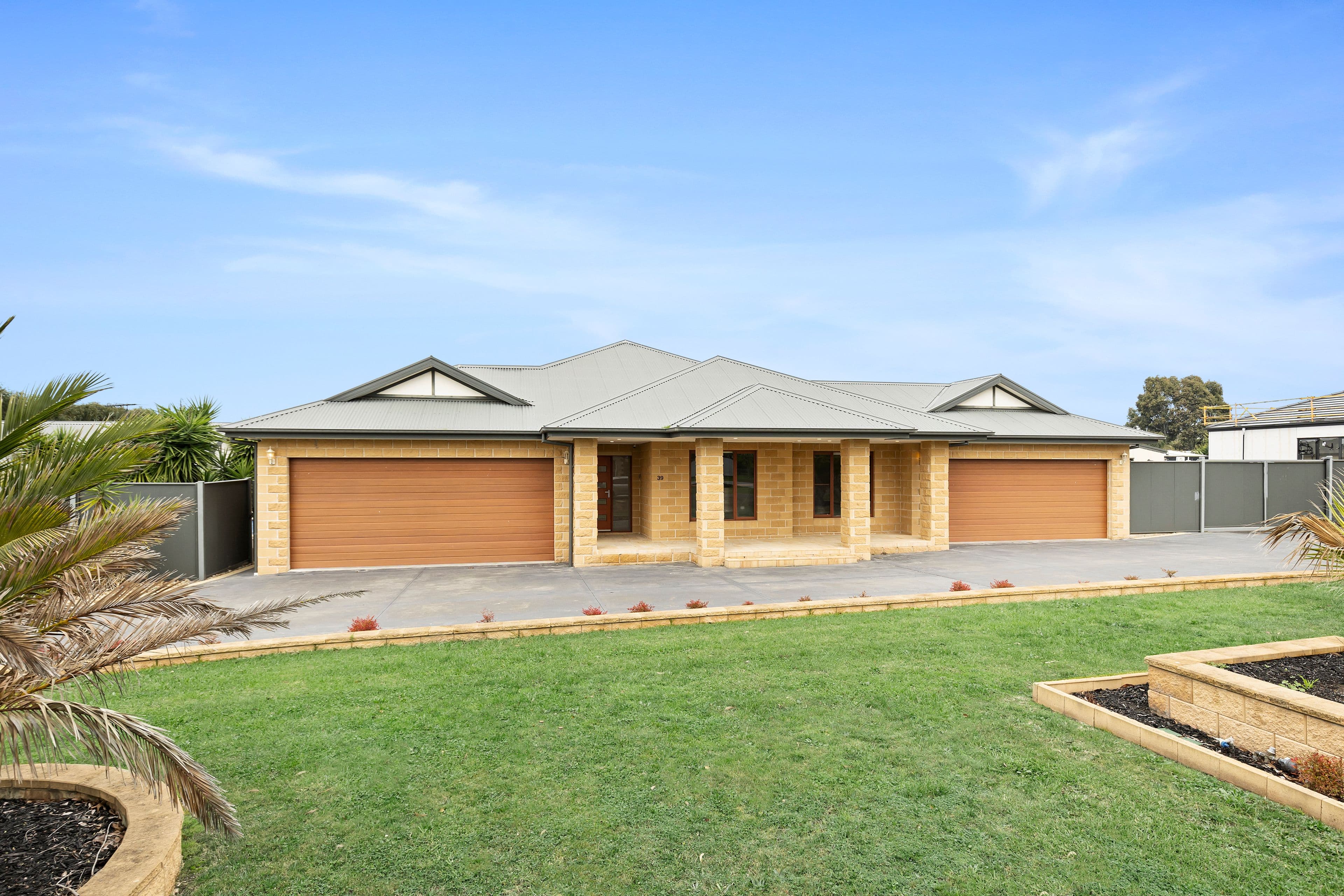 39 Highgrove Drive, Sunbury VIC 3429, Sunbury - Thumbnail 2