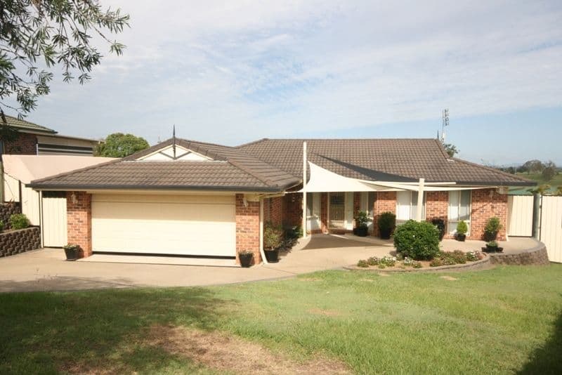 28 Martin Crescent, Junction Hill - Image 1