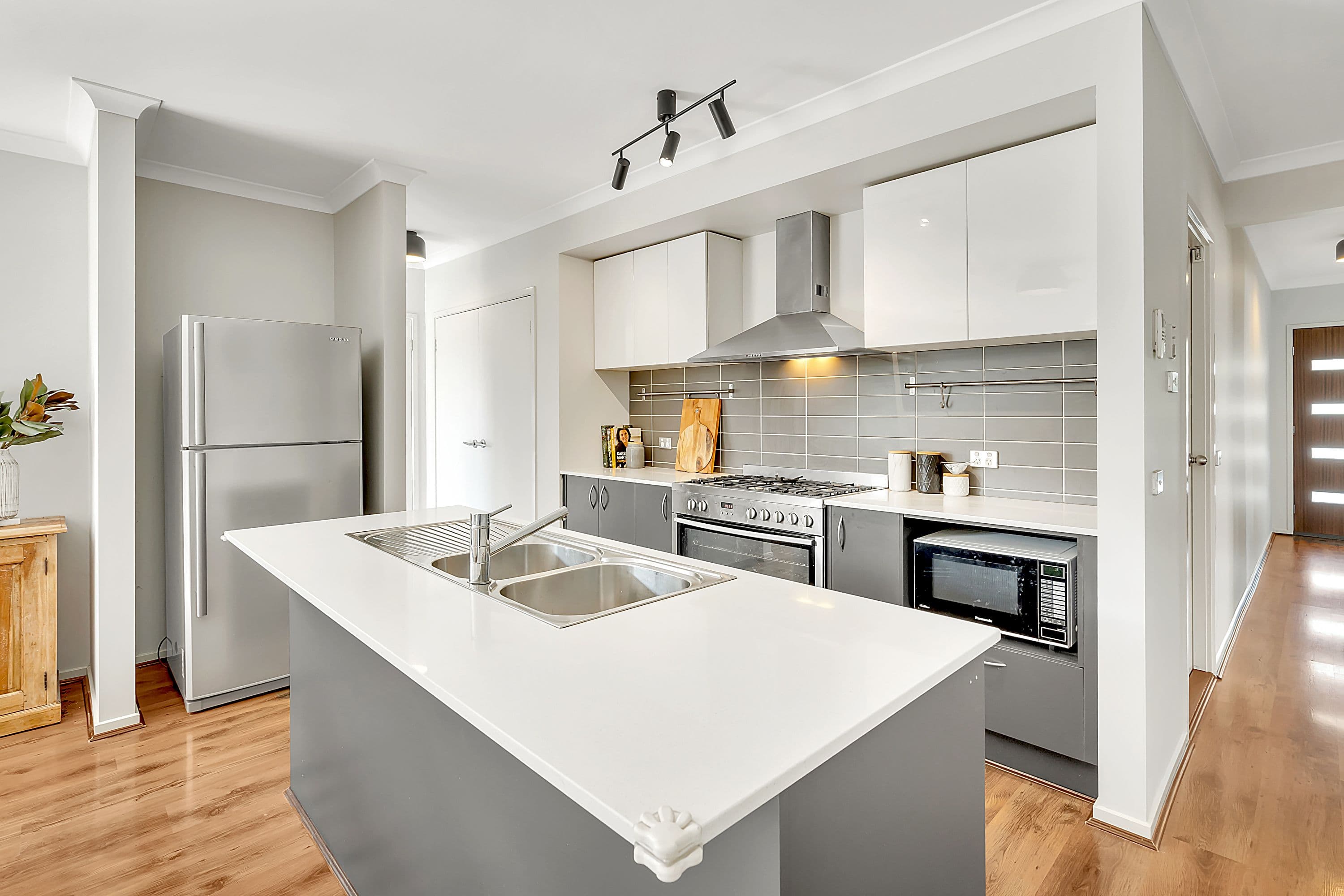 12 Falkland Road, Craigieburn VIC 3064, Craigieburn - Thumbnail 3