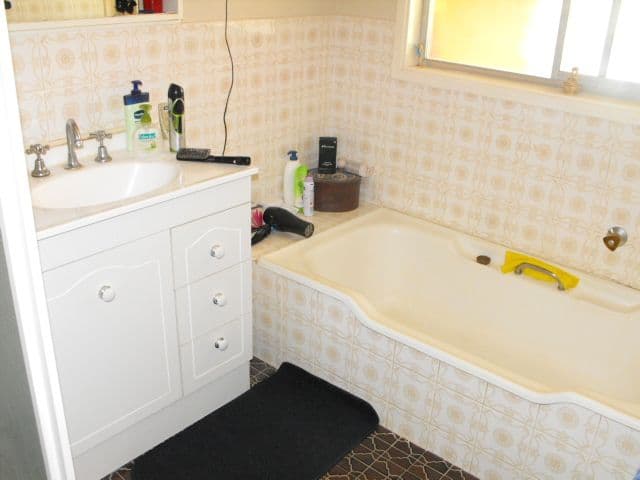 21 Dalley Street, PARKES NSW 2870, Parkes - Thumbnail 6