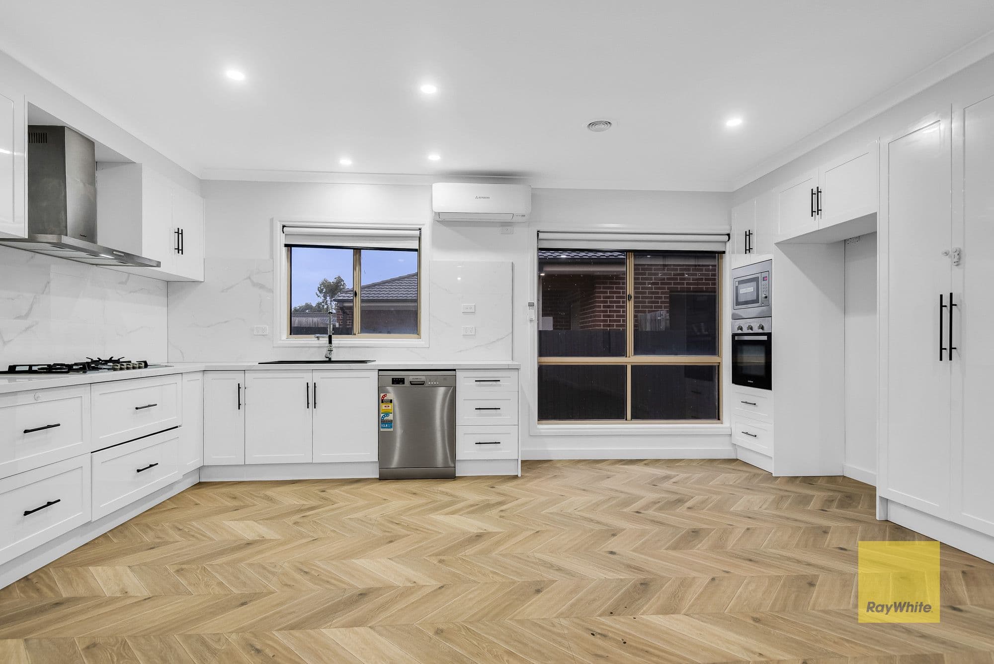 9 Gallop Court, Truganina VIC 3029, Truganina - Thumbnail 4