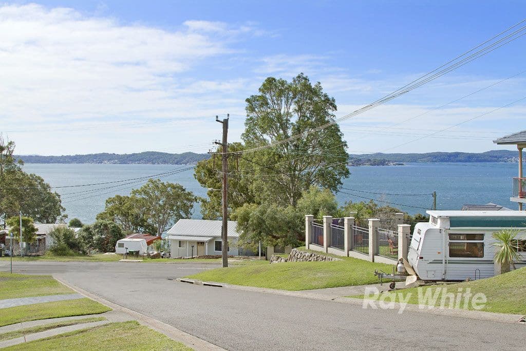 8 Crescent Road, Wangi Wangi - Image 1
