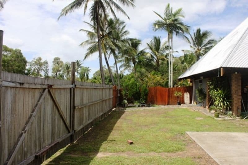 2 SAFFRON Close, HOLLOWAYS BEACH QLD 4878, Holloways Beach - Thumbnail 7