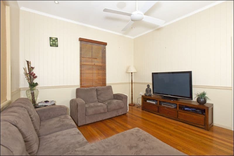 30 Madgwick Street, WYNNUM QLD 4178, Wynnum - Thumbnail 2