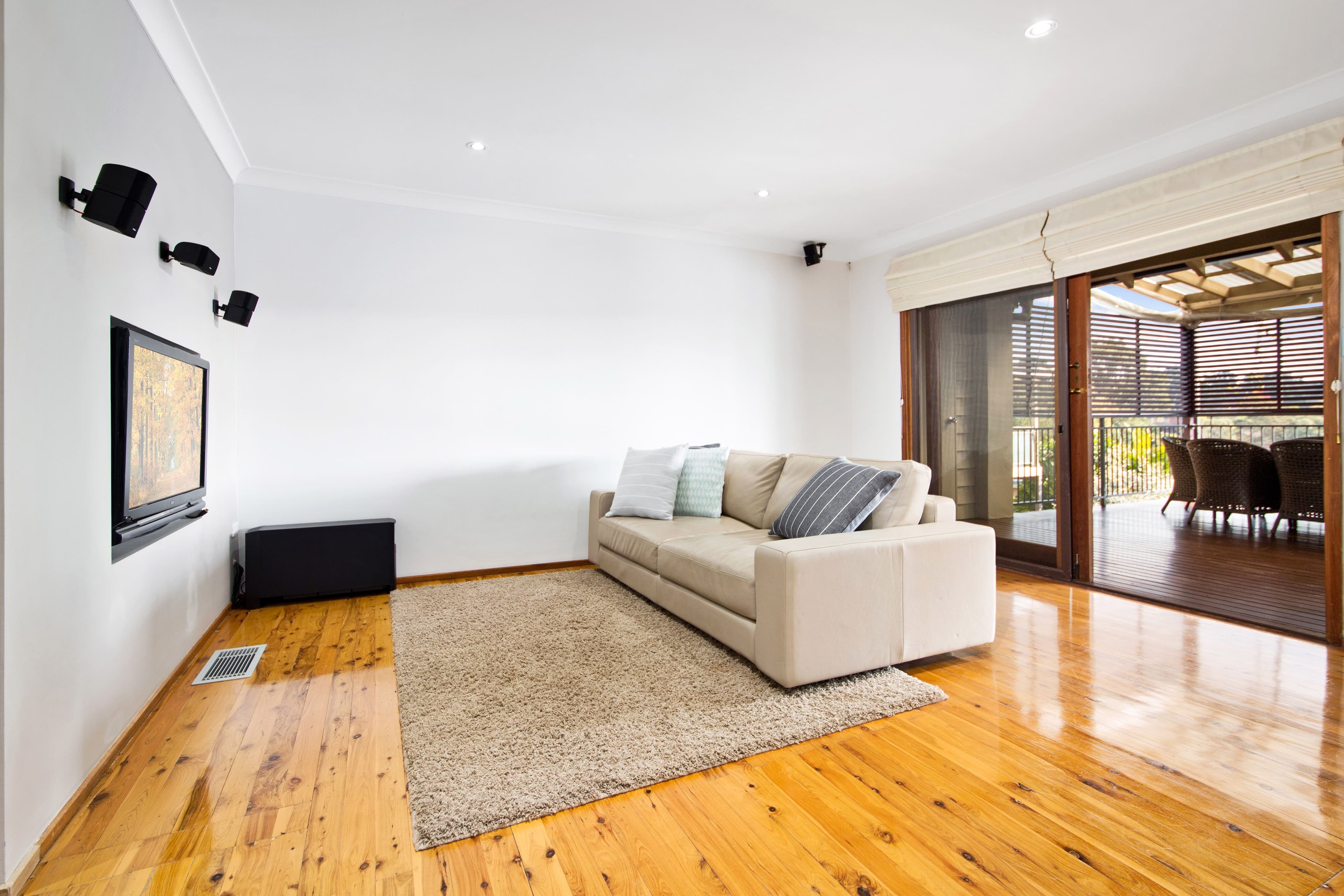 16 Hobart Place, Illawong - Thumbnail 2
