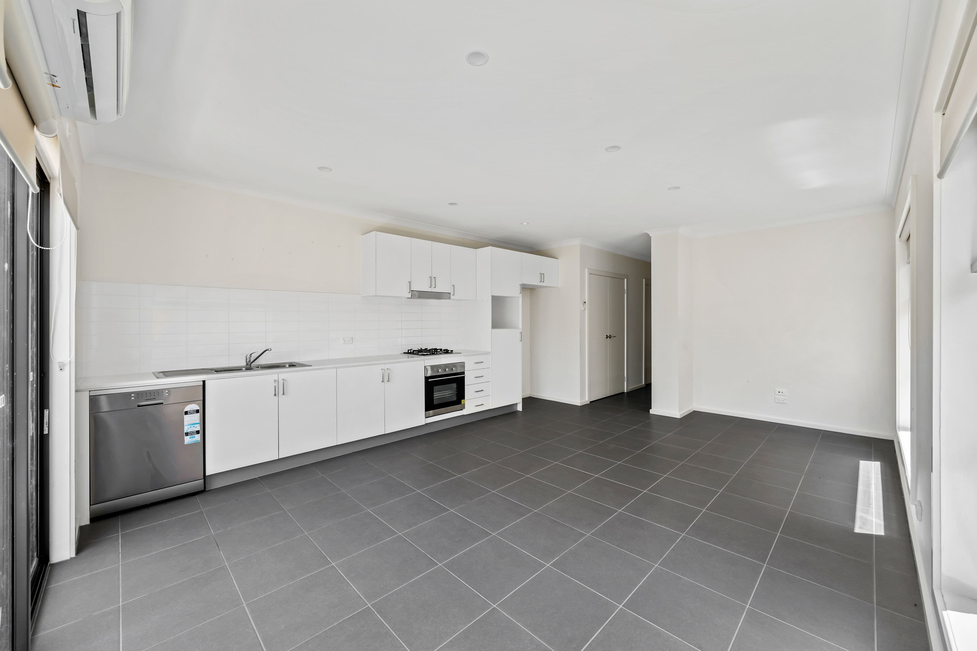 28 Loca Circuit, Epping VIC 3076, Epping - Thumbnail 2