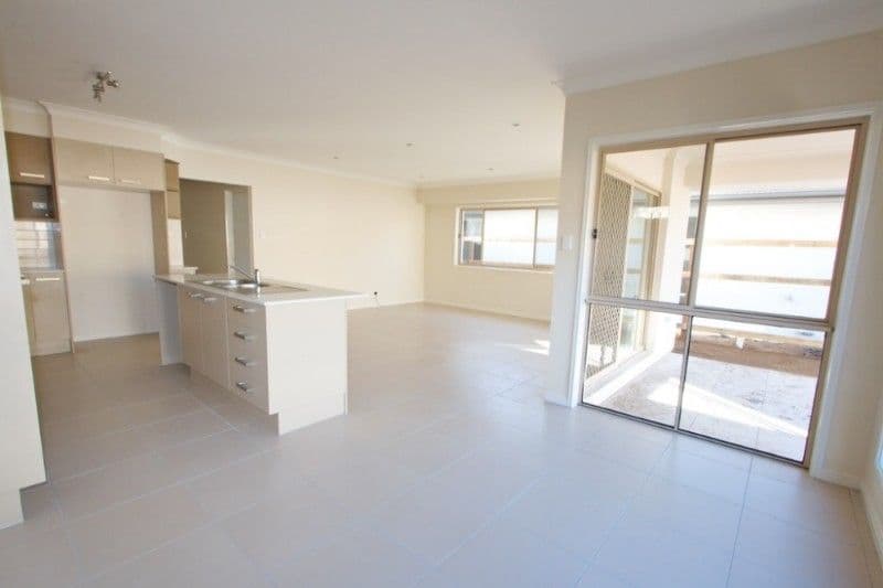 30 Lucas Street, SCARBOROUGH QLD 4020, Scarborough - Thumbnail 4
