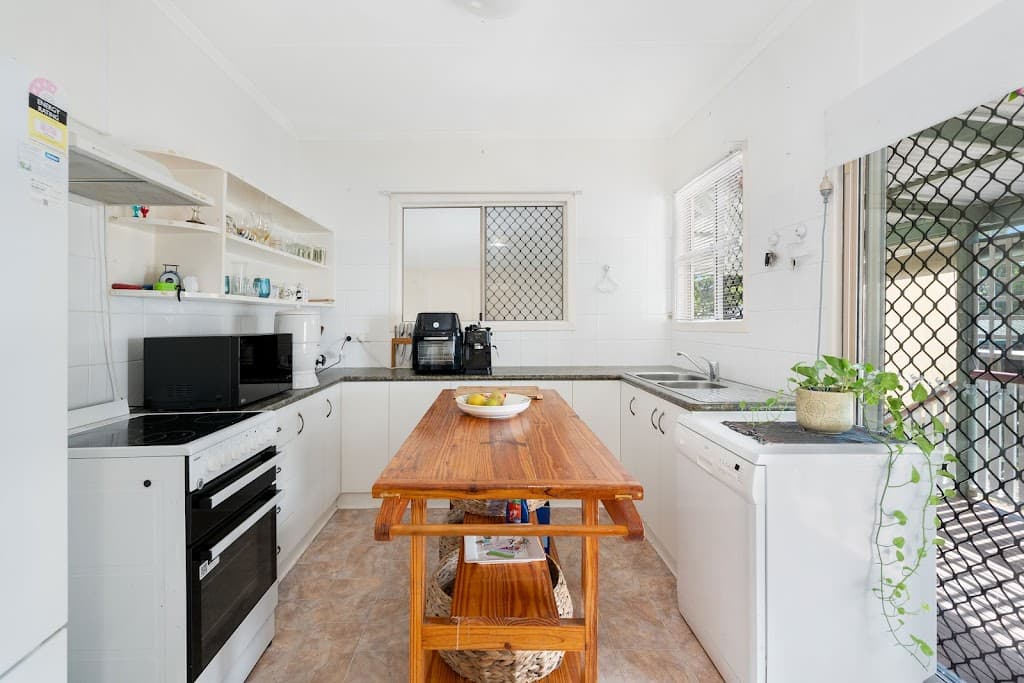 46 Herrenberg Street, Aldershot, QLD, 4650, Aldershot - Thumbnail 2