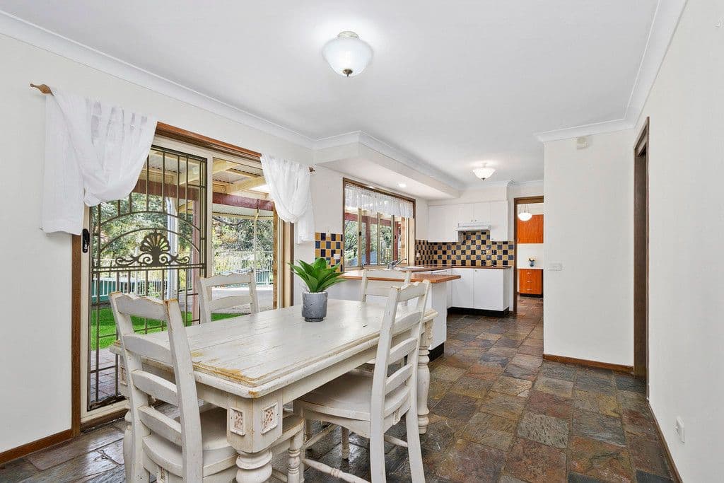 242 Lieutenant Bowen Drive, Bowen Mountain NSW 2753, Bowen Mountain - Thumbnail 2