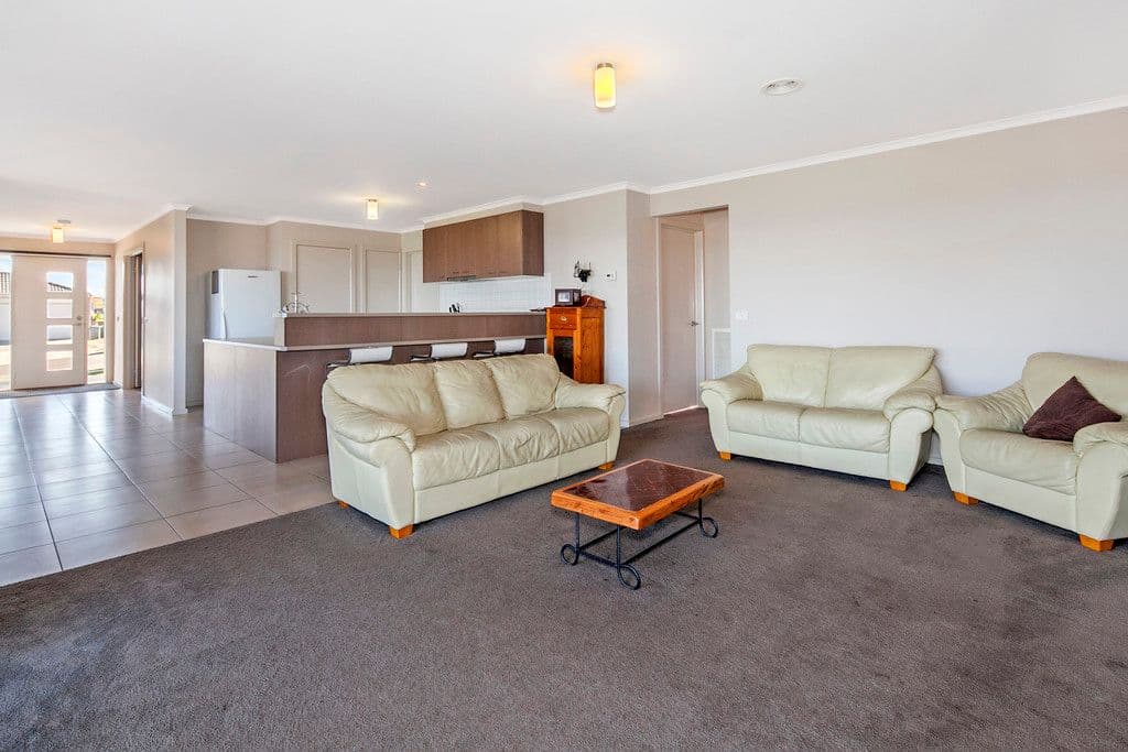 29 Shaftesbury Avenue, Delacombe VIC 3356, Delacombe - Thumbnail 2