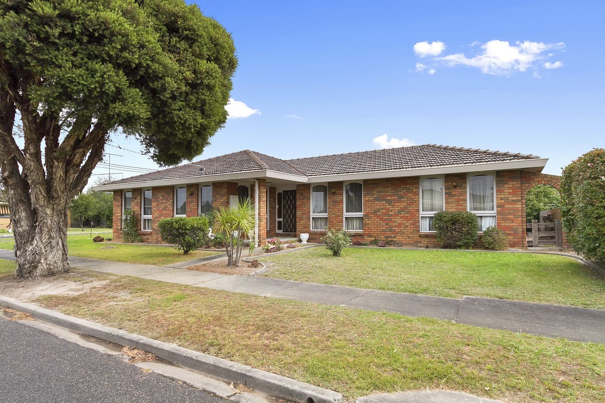 13 Oak Court, Morwell VIC 3840, Morwell - Thumbnail 2