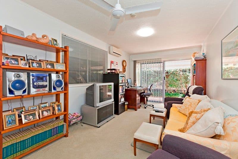 9 Rhonda Street, ROCHEDALE SOUTH QLD 4123, Rochedale South - Thumbnail 3