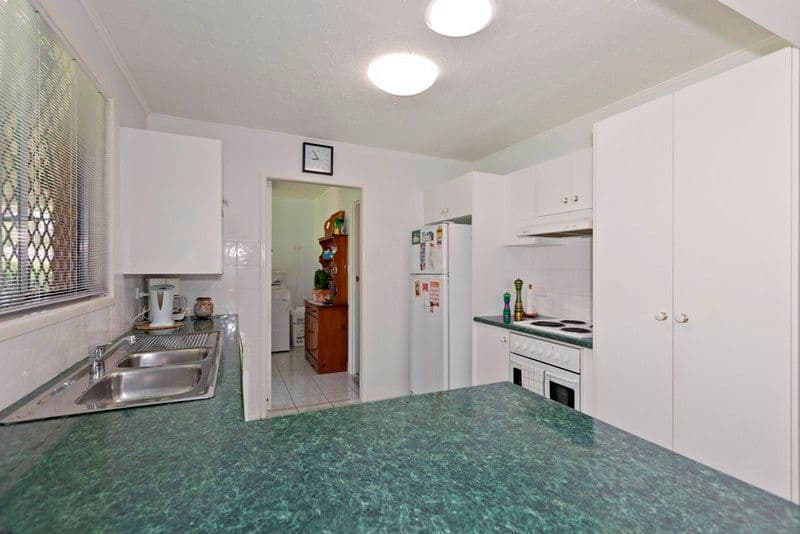 9 Rhonda Street, ROCHEDALE SOUTH QLD 4123, Rochedale South - Thumbnail 5