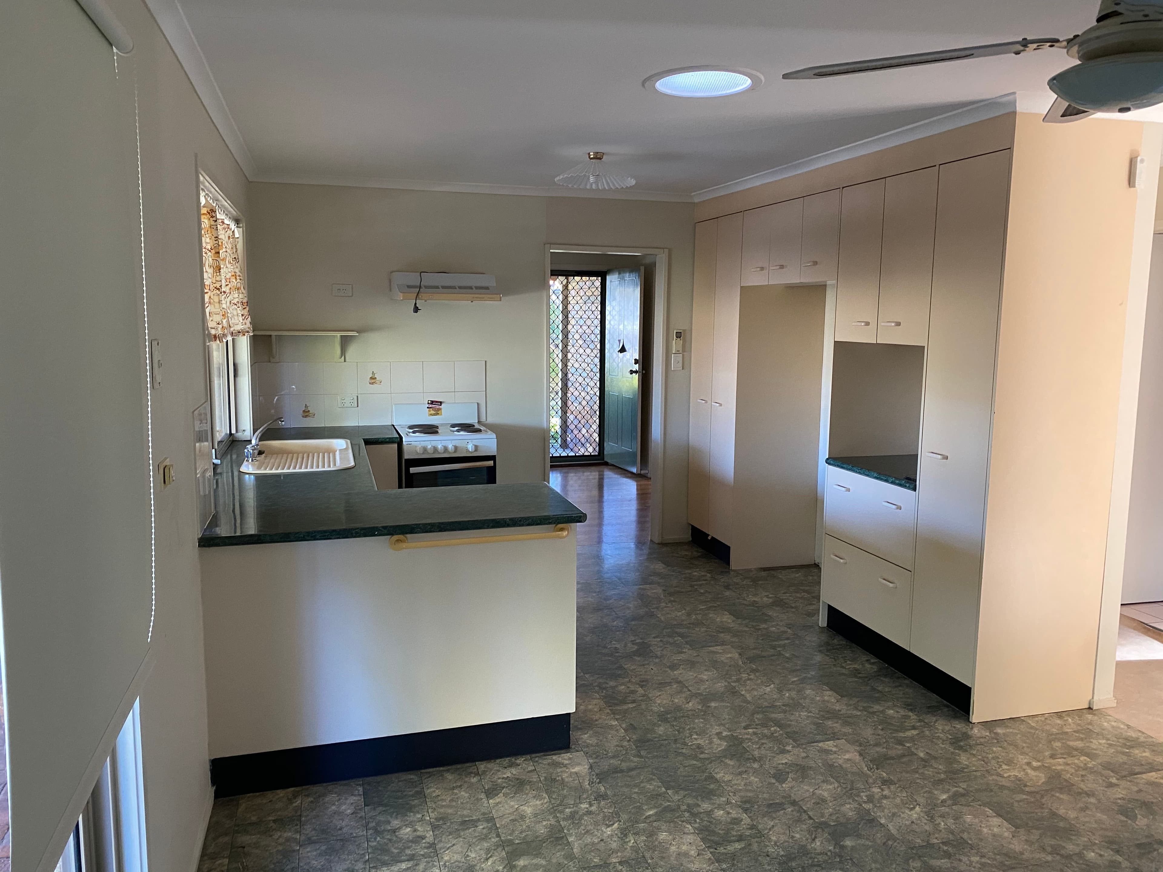 11 Vanda Place, Deception Bay QLD 4508, Deception Bay - Thumbnail 2